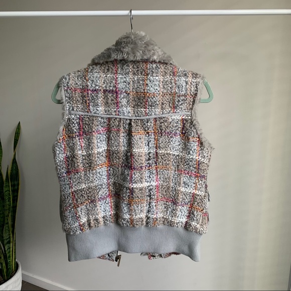 Vest - Picture 2 of 3